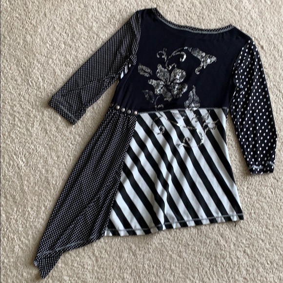 Top - Picture 2 of 2